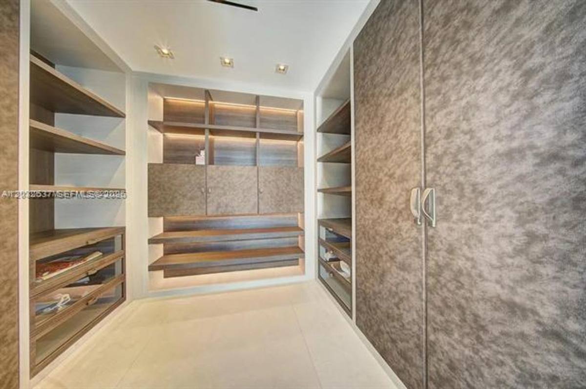 Apartment for rent at 17141 Collins Ave, North Miami Beach, FL 33160