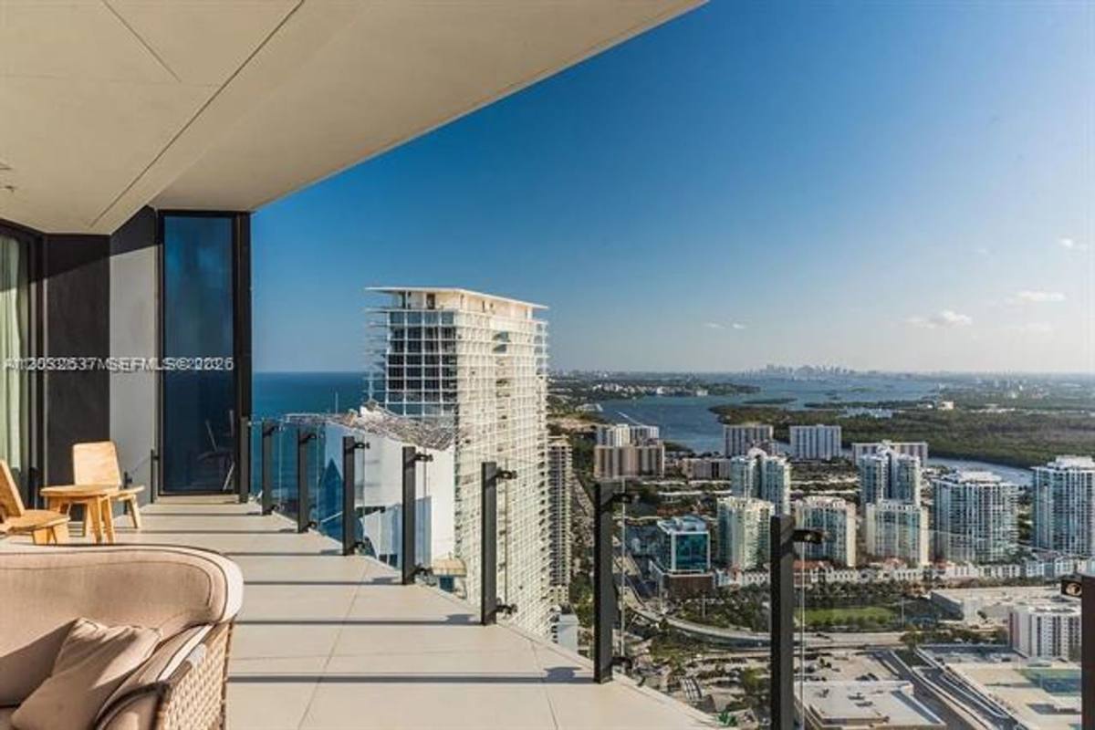 Apartment for rent at 17141 Collins Ave, North Miami Beach, FL 33160