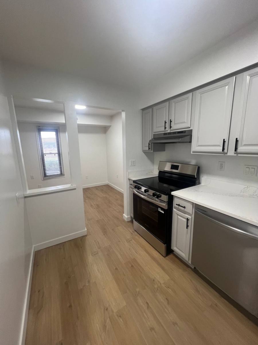 Condo for rent at 30535 W 14 Mile Rd, Farmington, MI 48334