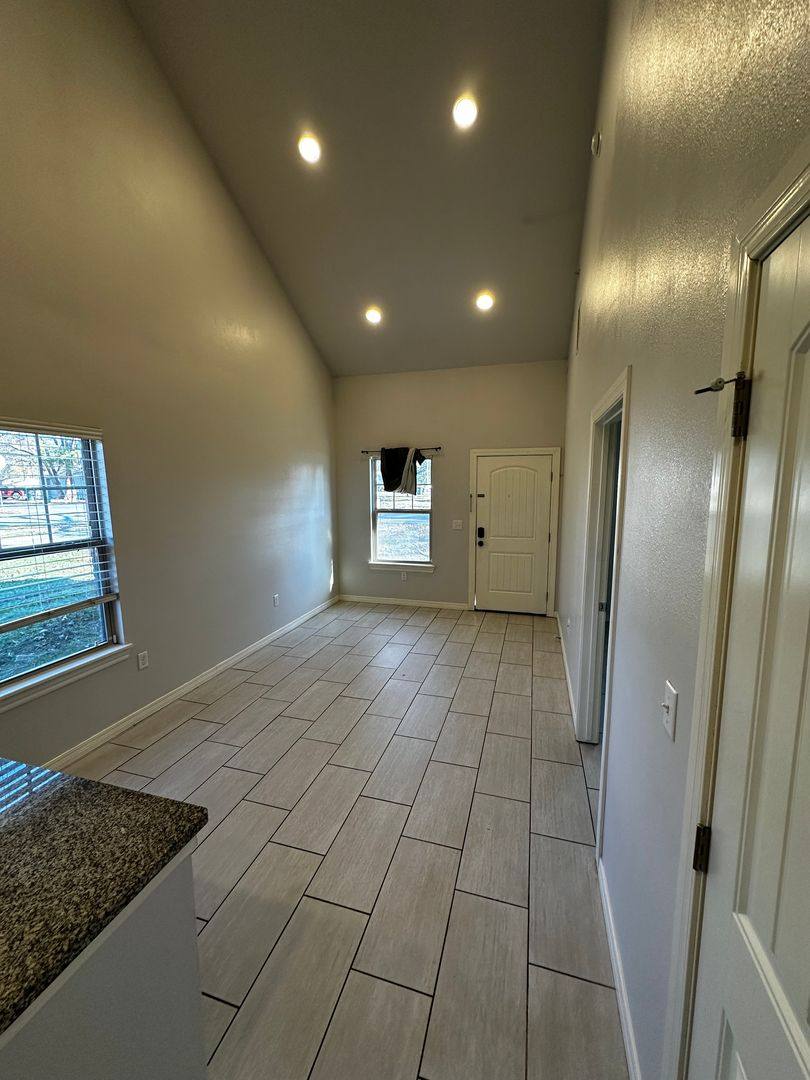 Apartment for rent at 401 S Davis Ave, Claremore, OK 74017