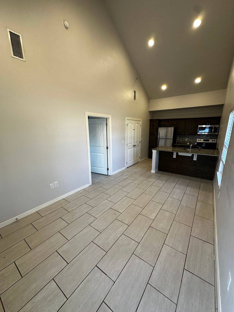Apartment for rent at 401 S Davis Ave, Claremore, OK 74017