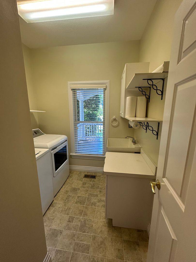 House for rent at 3040 Creek Rd, Kitty Hawk, NC 27949