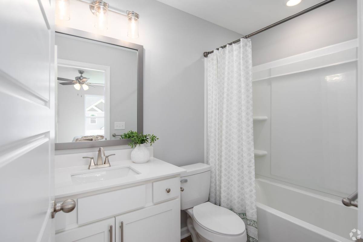 Townhouse for rent at 100 Henry Dr, Burns, TN 37029
