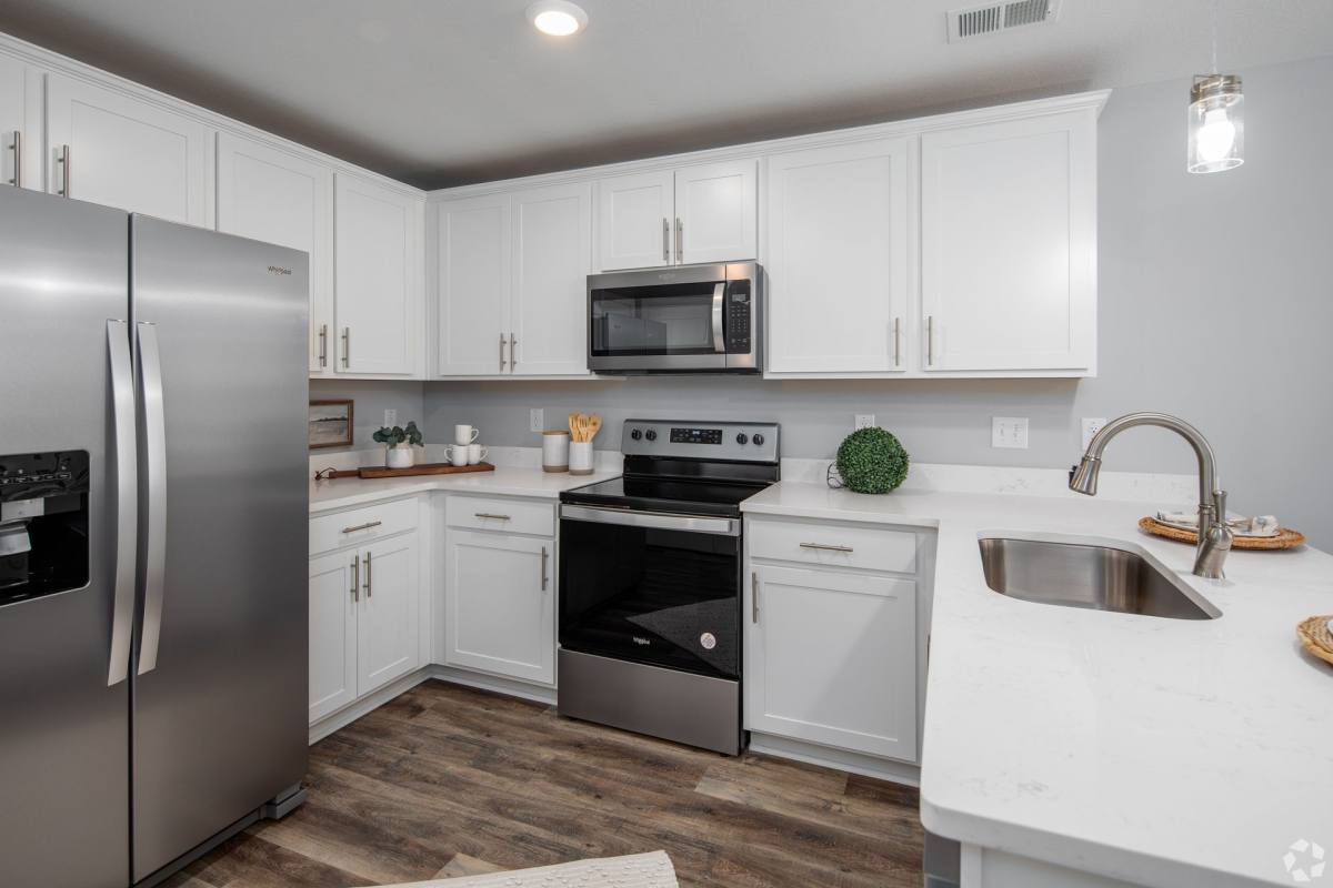 Townhouse for rent at 100 Henry Dr, Burns, TN 37029