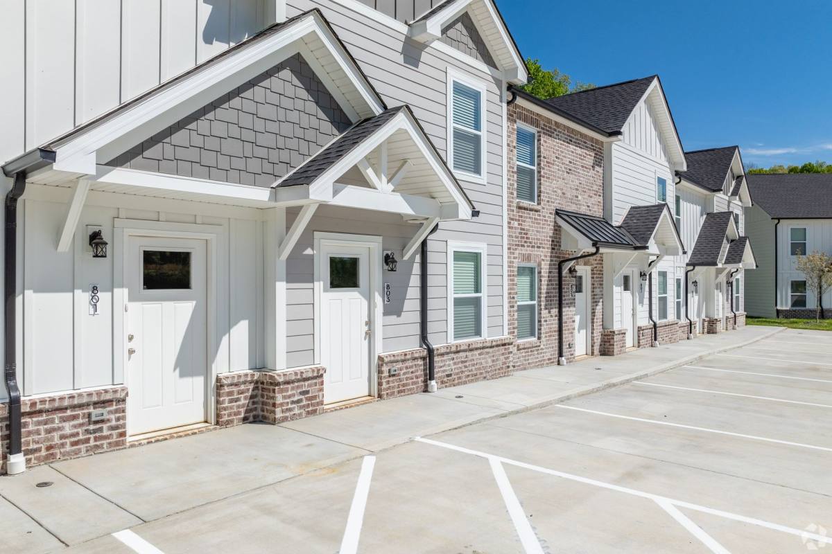 Townhouse for rent at 100 Henry Dr, Burns, TN 37029