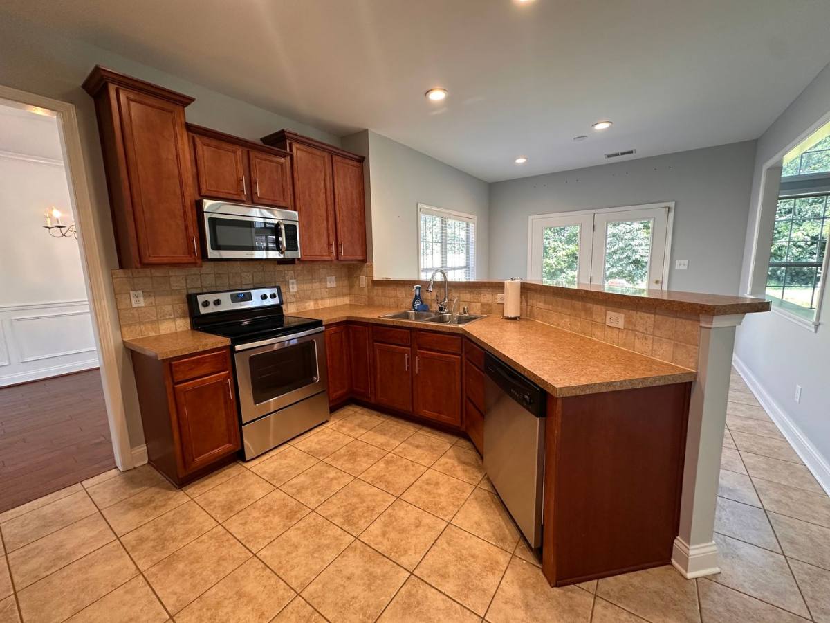 Apartment for rent at 8909 Gentlewind Way, Louisville, KY 40291