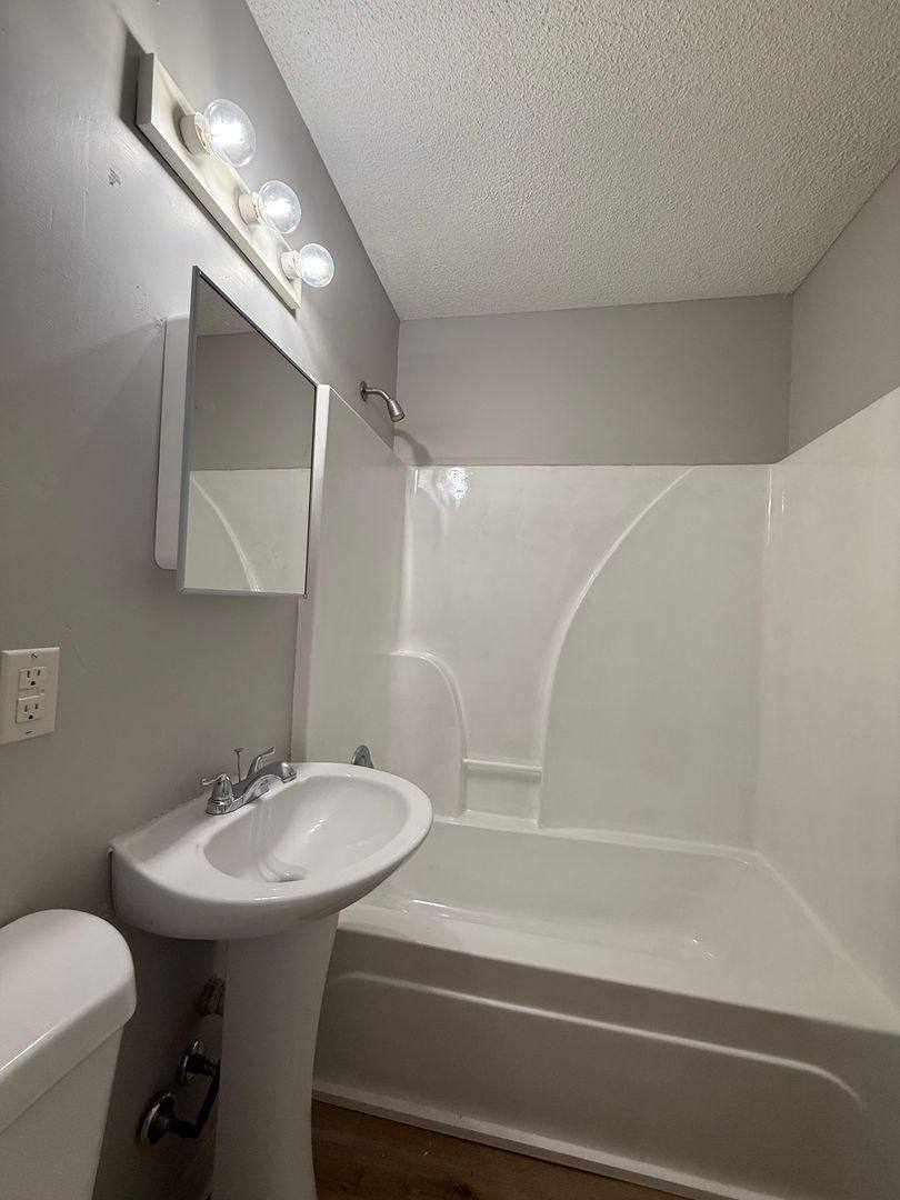 House for rent at 10919 Ewing Ave, Kansas City, MO 64134