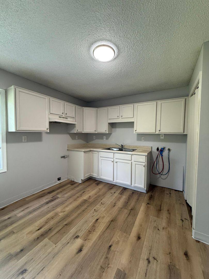 House for rent at 10919 Ewing Ave, Kansas City, MO 64134