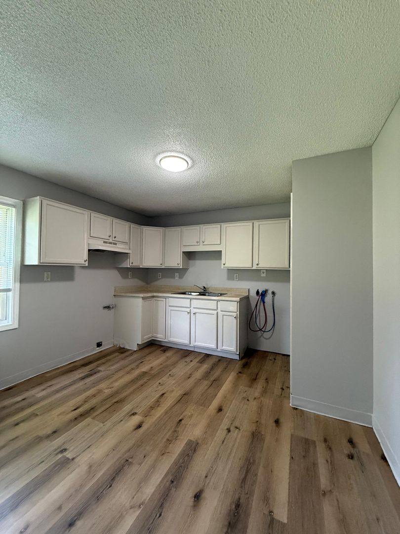 House for rent at 10919 Ewing Ave, Kansas City, MO 64134
