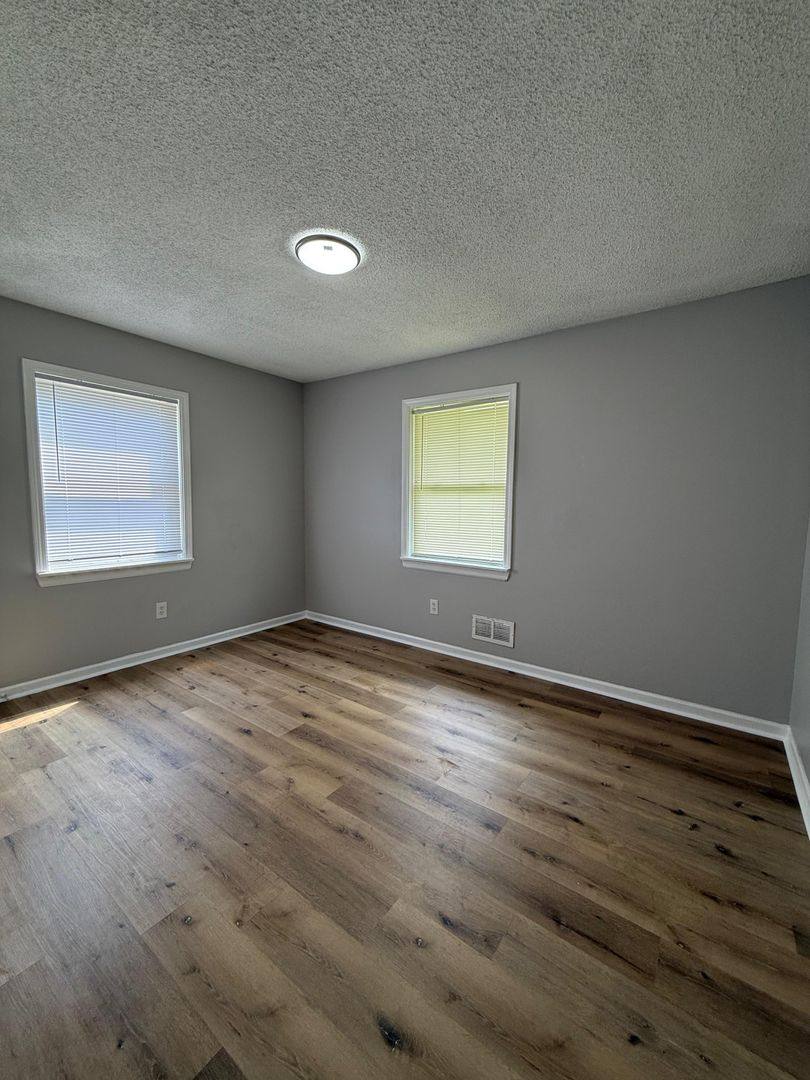 House for rent at 10919 Ewing Ave, Kansas City, MO 64134