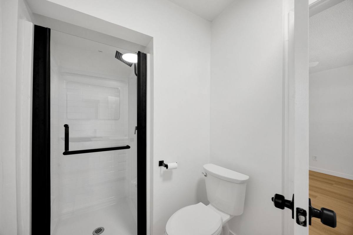 Apartment for rent at 13421 Penn St, Whittier, CA 90602