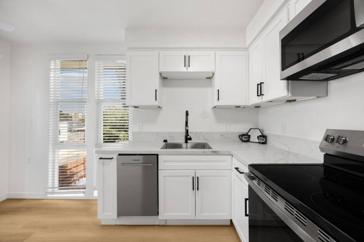 Apartment for rent at 13421 Penn St, Whittier, CA 90602
