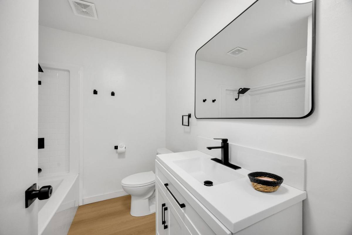 Apartment for rent at 13421 Penn St, Whittier, CA 90602