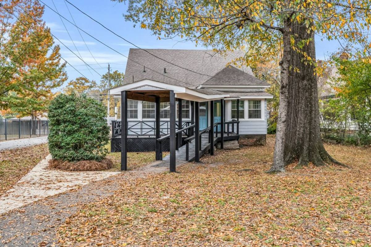 House for rent at 402 N Gloster St, Tupelo, MS 38804