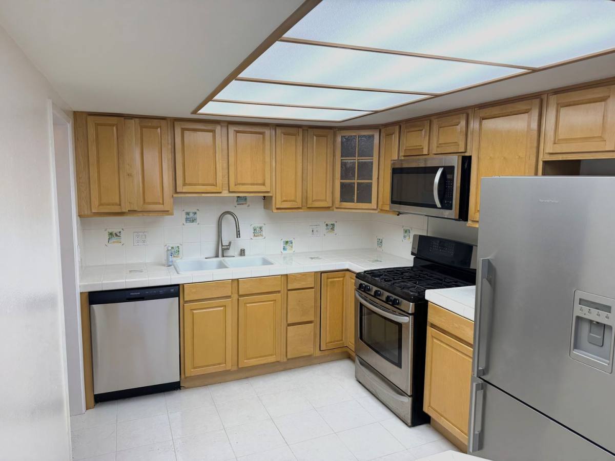 Condo for rent at 8162 Manitoba St, Playa Del Rey, CA 90293