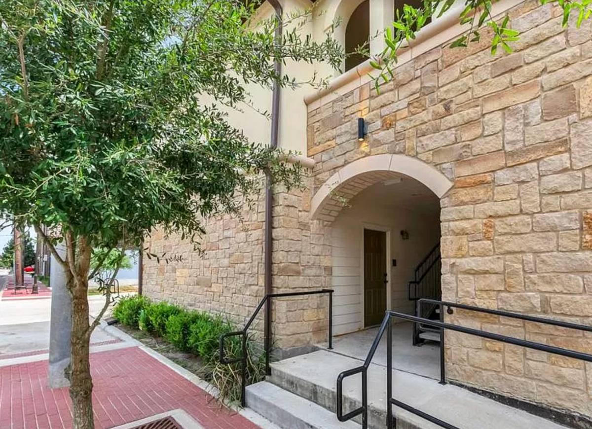 Apartment for rent at 602 Cherry St, College Station, TX 77840