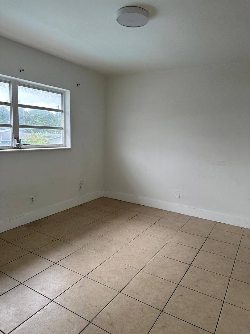 Apartment for rent at 920 SE 2nd Ave, Hallandale, FL 33009