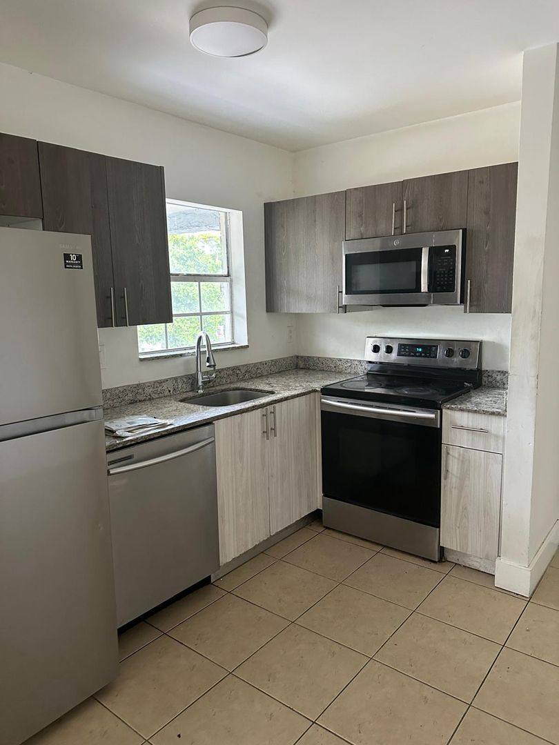 Apartment for rent at 920 SE 2nd Ave, Hallandale, FL 33009