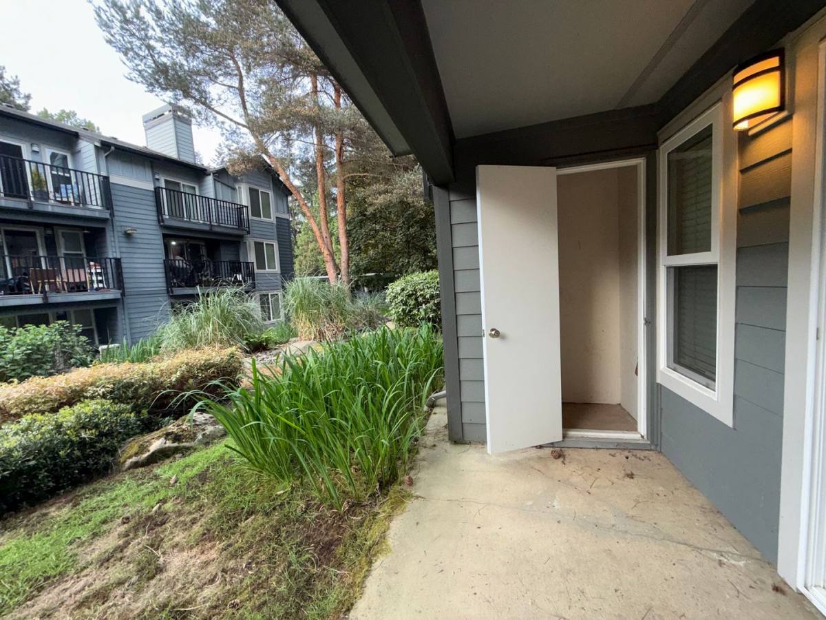 Condo for rent at 11112 NE 124th Lane - D114, Kirkland, WA 98034
