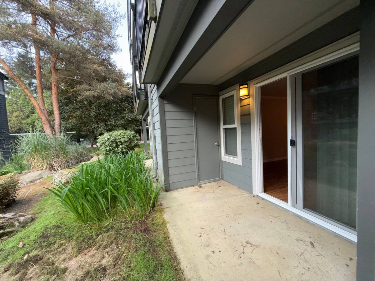 Condo for rent at 11112 NE 124th Lane - D114, Kirkland, WA 98034