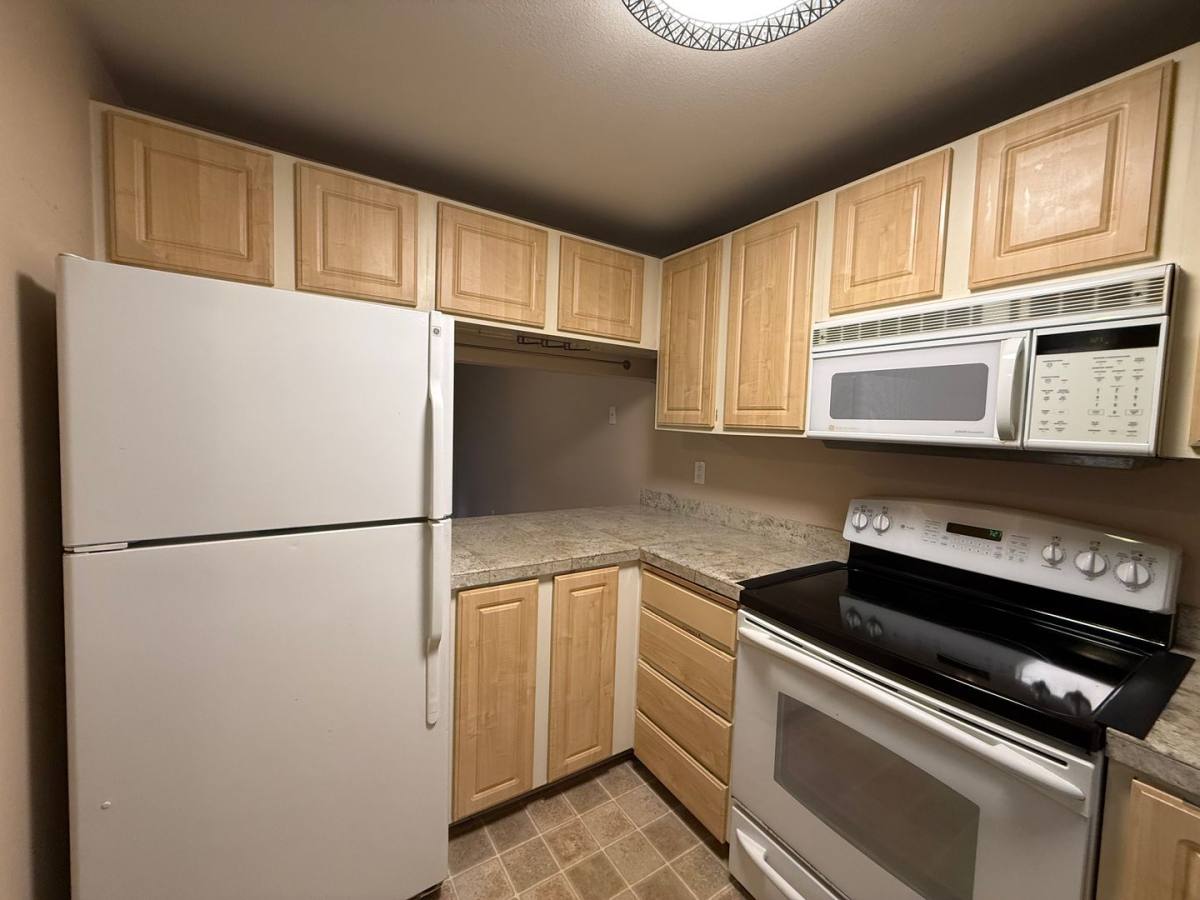 Condo for rent at 11112 NE 124th Lane - D114, Kirkland, WA 98034