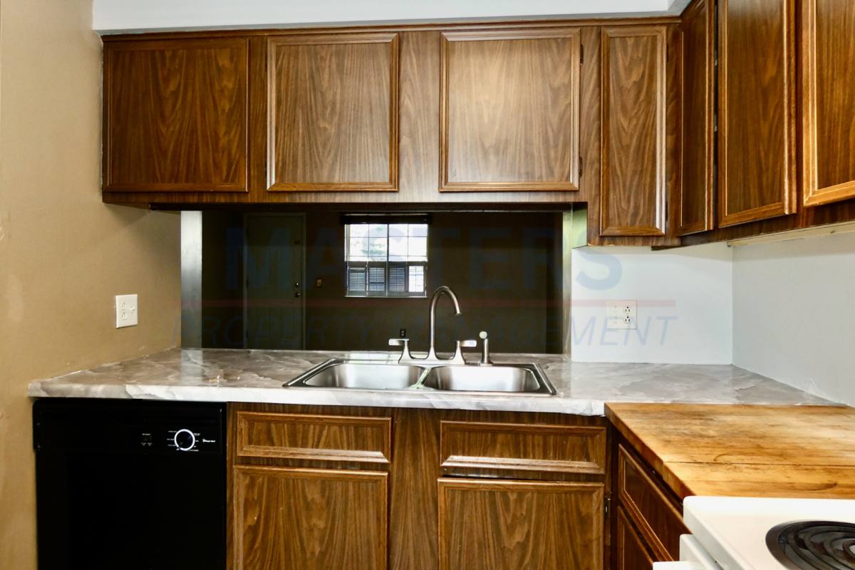 House for rent at 5929 Black Oak Dr, Toledo, OH 43615