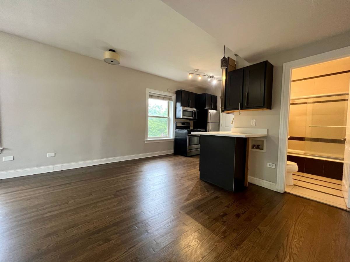 Apartment for rent at 3935 W Altgeld St, Chicago, IL 60647