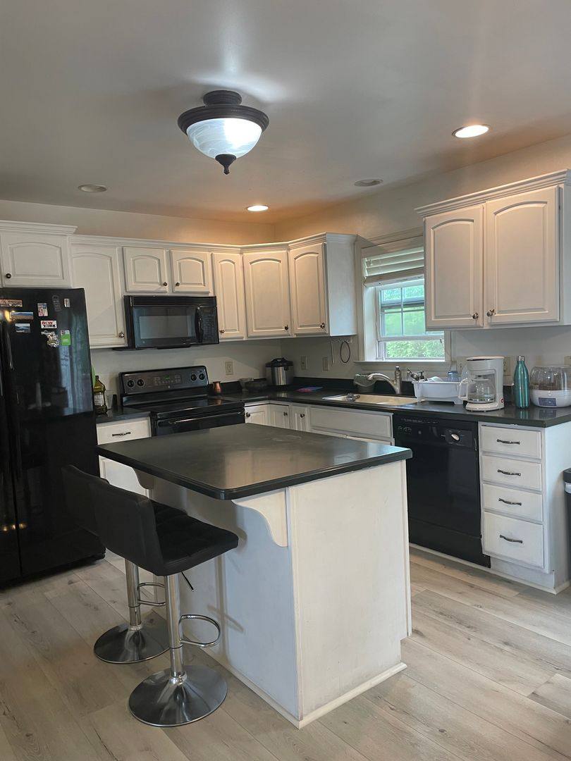 Townhouse for rent at 108 Schoolhouse Rd, Mechanicsburg, PA 17055