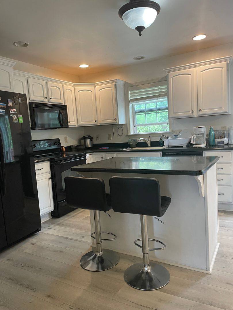 Townhouse for rent at 108 Schoolhouse Rd, Mechanicsburg, PA 17055