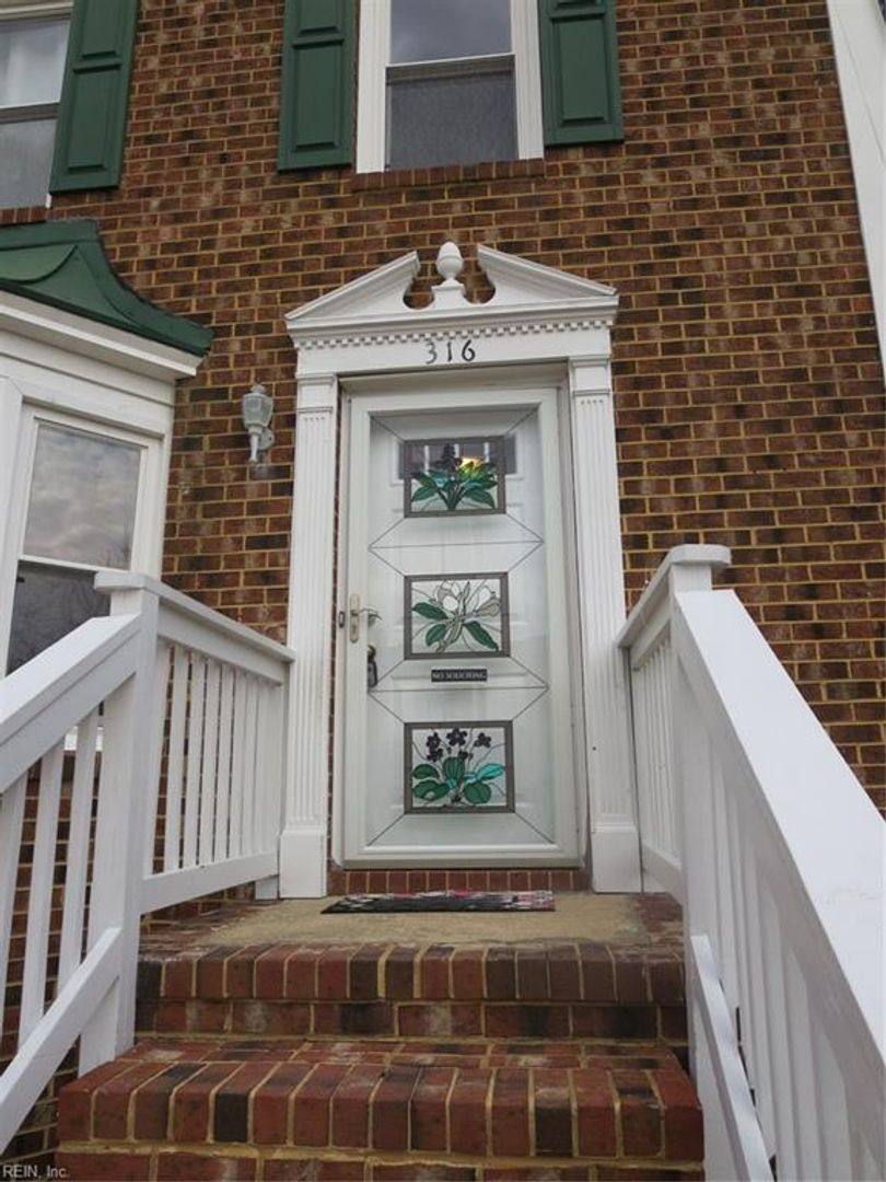 Townhouse for rent at 316 San Roman Dr, Chesapeake, VA 23322