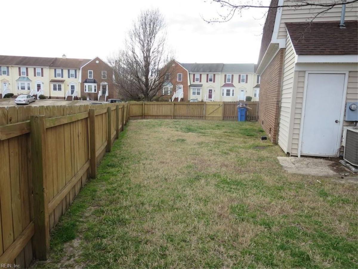 Townhouse for rent at 316 San Roman Dr, Chesapeake, VA 23322