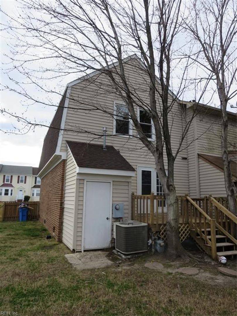 Townhouse for rent at 316 San Roman Dr, Chesapeake, VA 23322