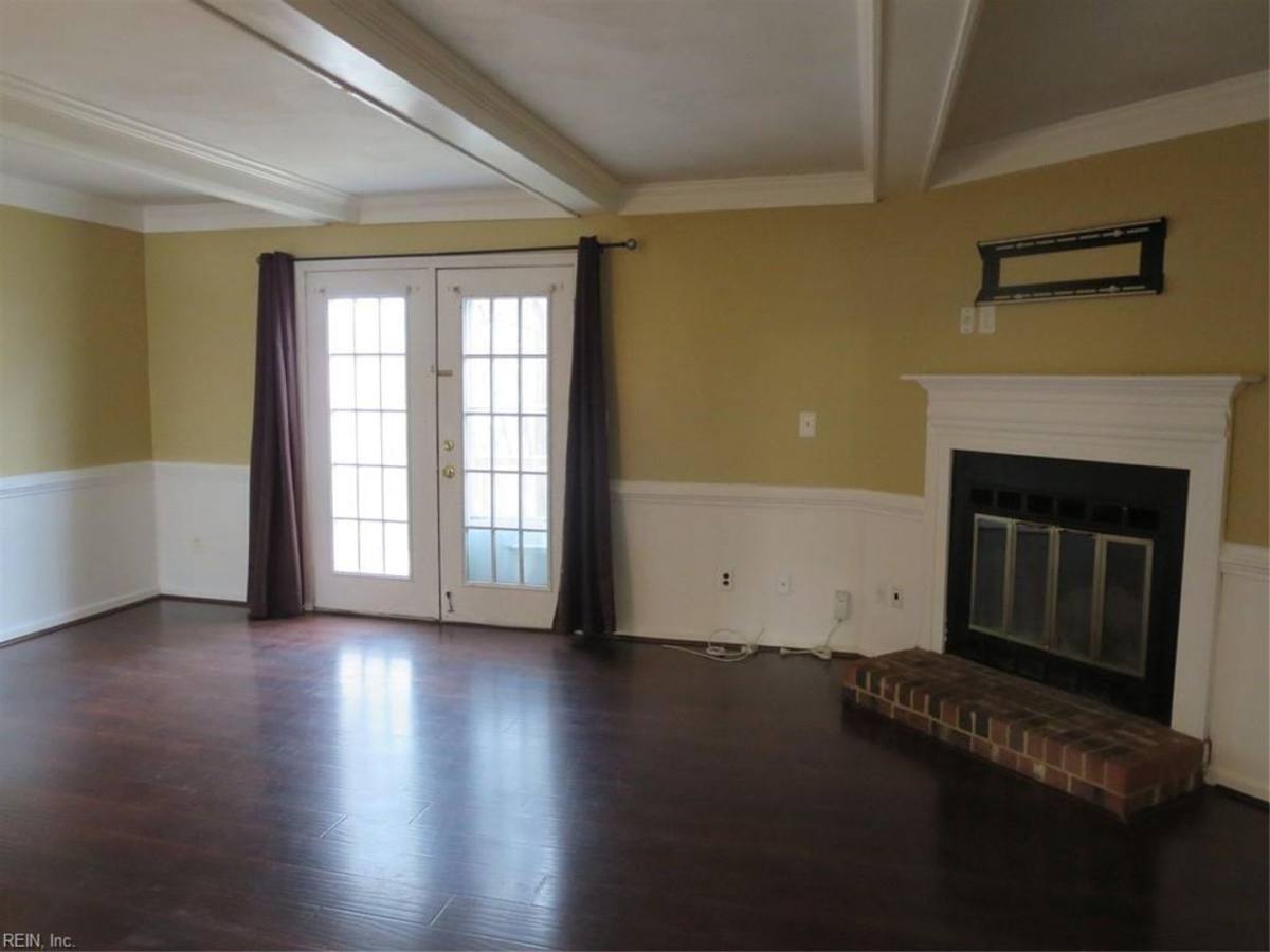 Townhouse for rent at 316 San Roman Dr, Chesapeake, VA 23322
