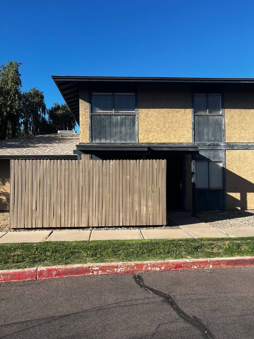 Townhouse for rent at 286 W Palomino Dr, Chandler, AZ 85225