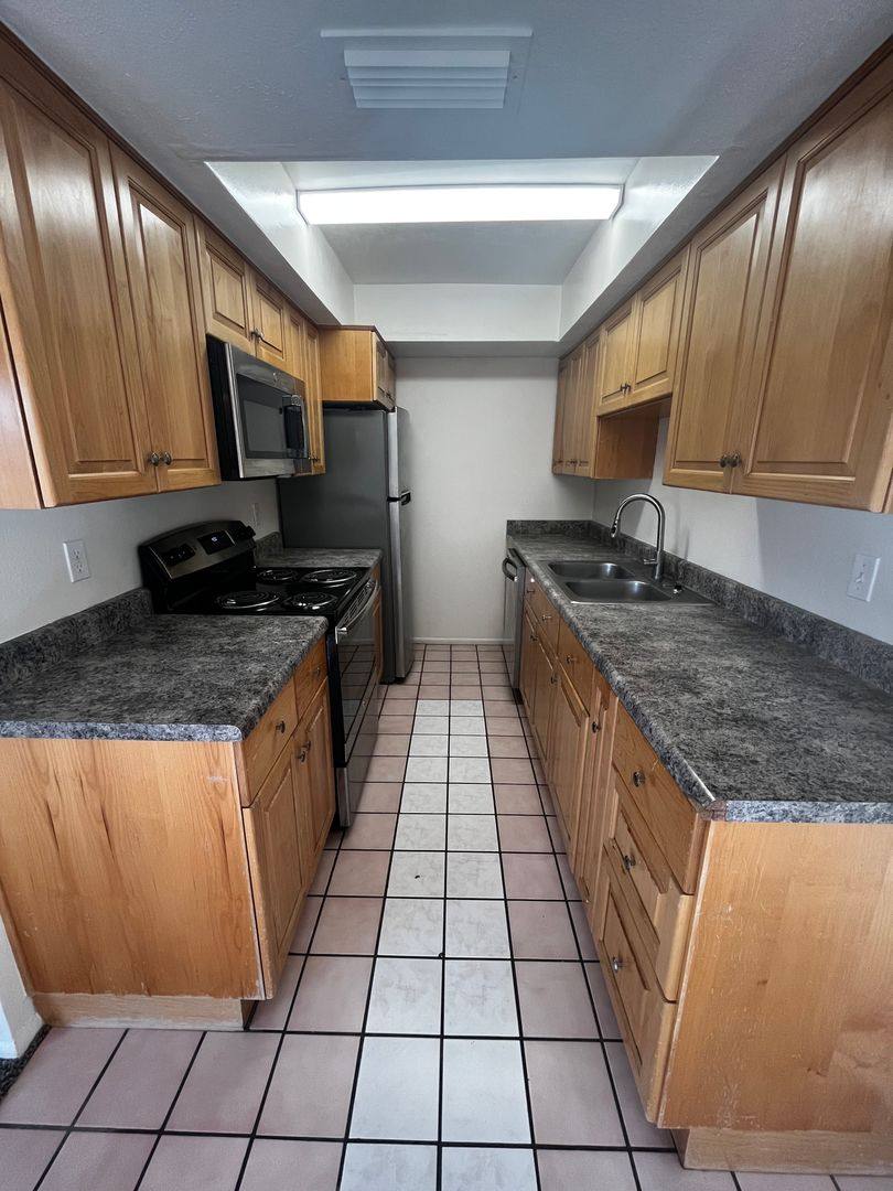 Townhouse for rent at 286 W Palomino Dr, Chandler, AZ 85225