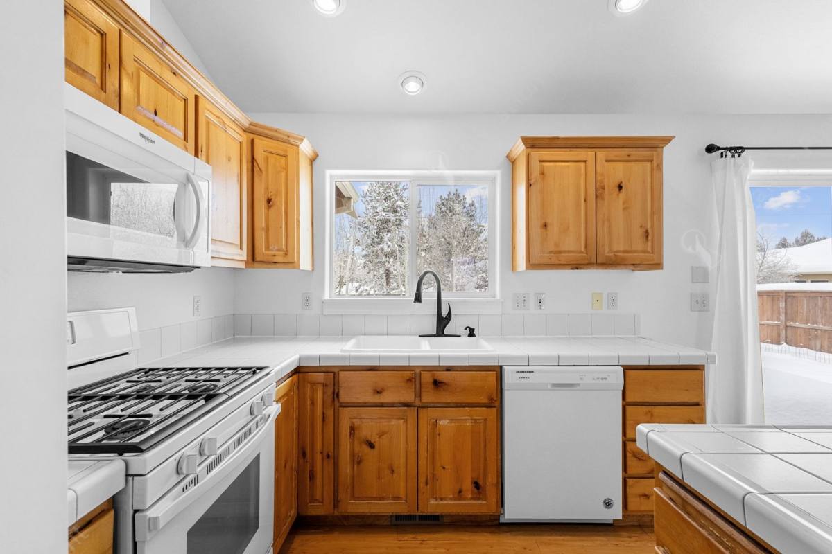 House for rent at 20700 Nicolette Dr, Bend, OR 97701