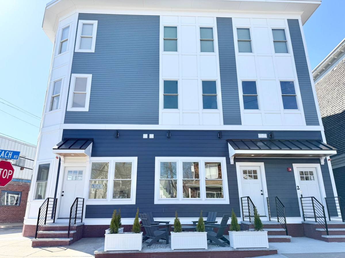 Apartment for rent at 2 Beach Rd, Winthrop, MA 02152