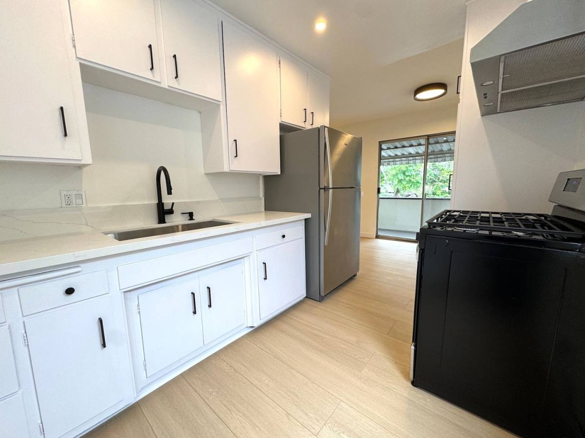 Apartment for rent at 1020 N Edinburgh Ave, Los Angeles, CA 90046