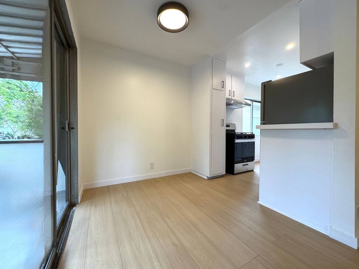 Apartment for rent at 1020 N Edinburgh Ave, Los Angeles, CA 90046