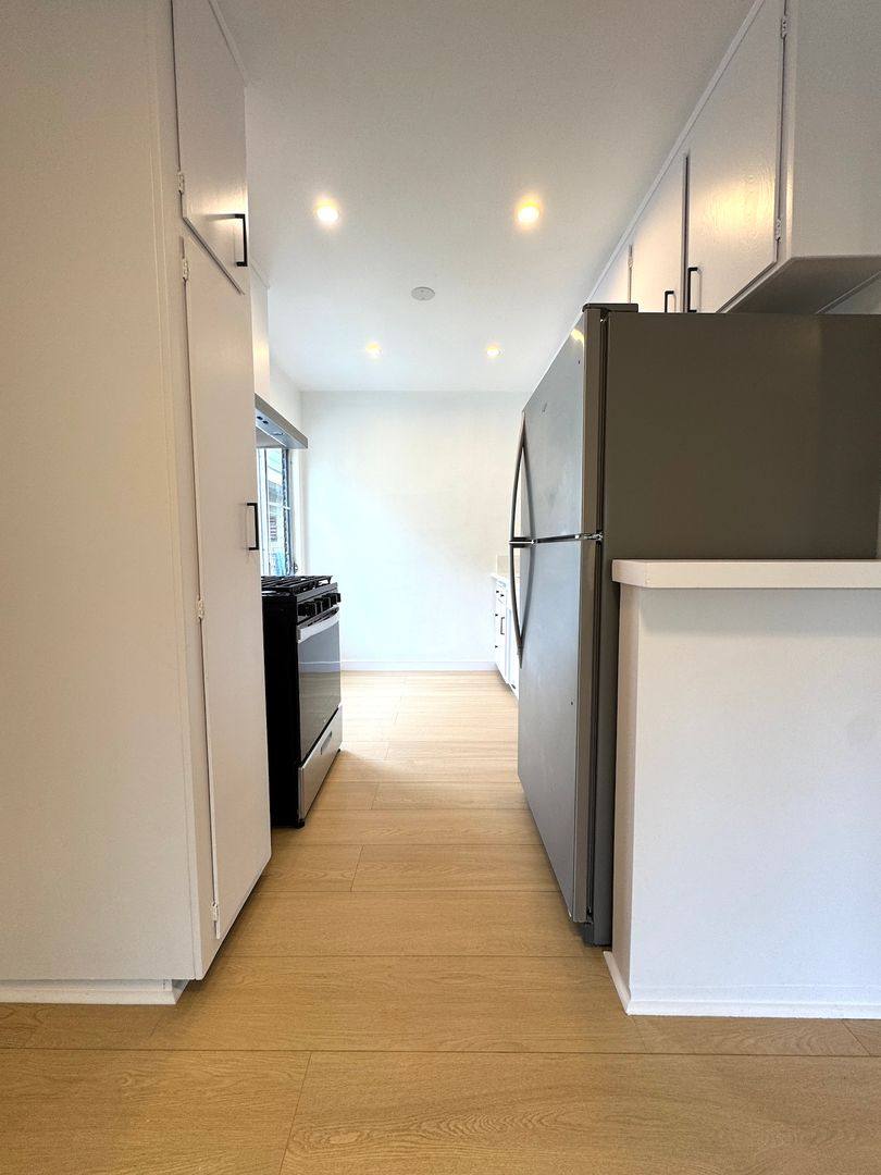 Apartment for rent at 1020 N Edinburgh Ave, Los Angeles, CA 90046