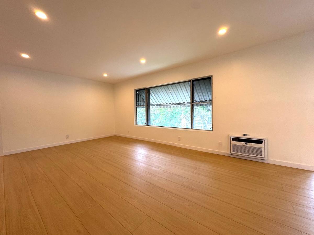 Apartment for rent at 1020 N Edinburgh Ave, Los Angeles, CA 90046