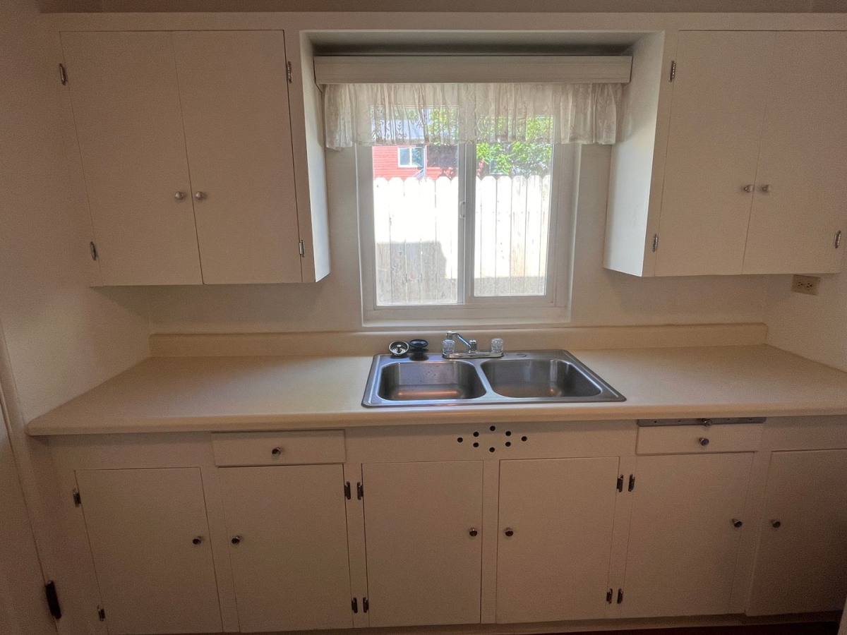 Apartment for rent at 768 W Pine St, Bishop, CA 93514