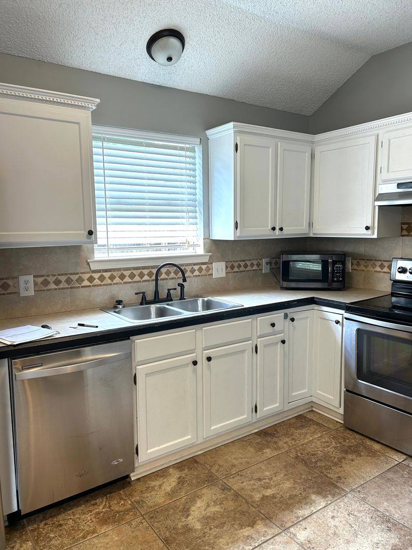 House for rent at 240 Meadow Bend Dr, Baton Rouge, LA 70820