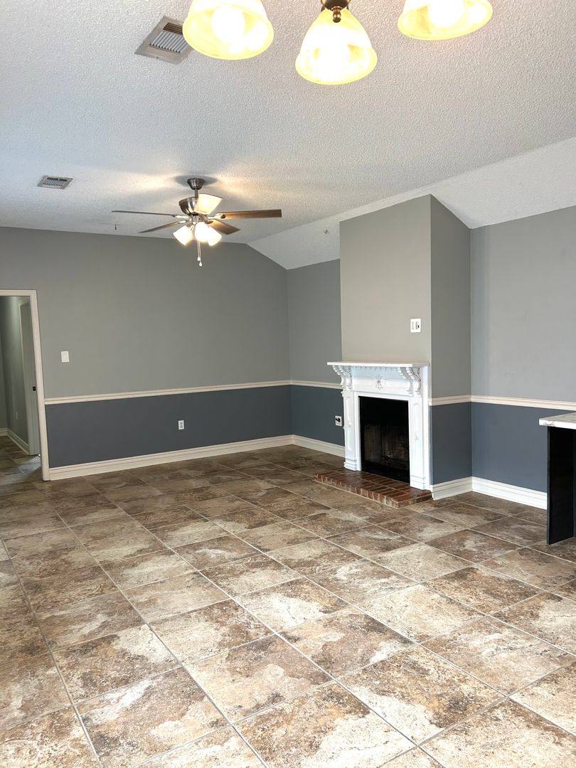 House for rent at 240 Meadow Bend Dr, Baton Rouge, LA 70820