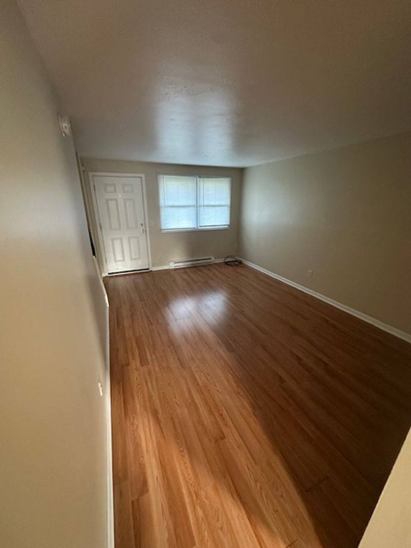 Apartment for rent at 1268 N Chapel St, Louisville, OH 44641