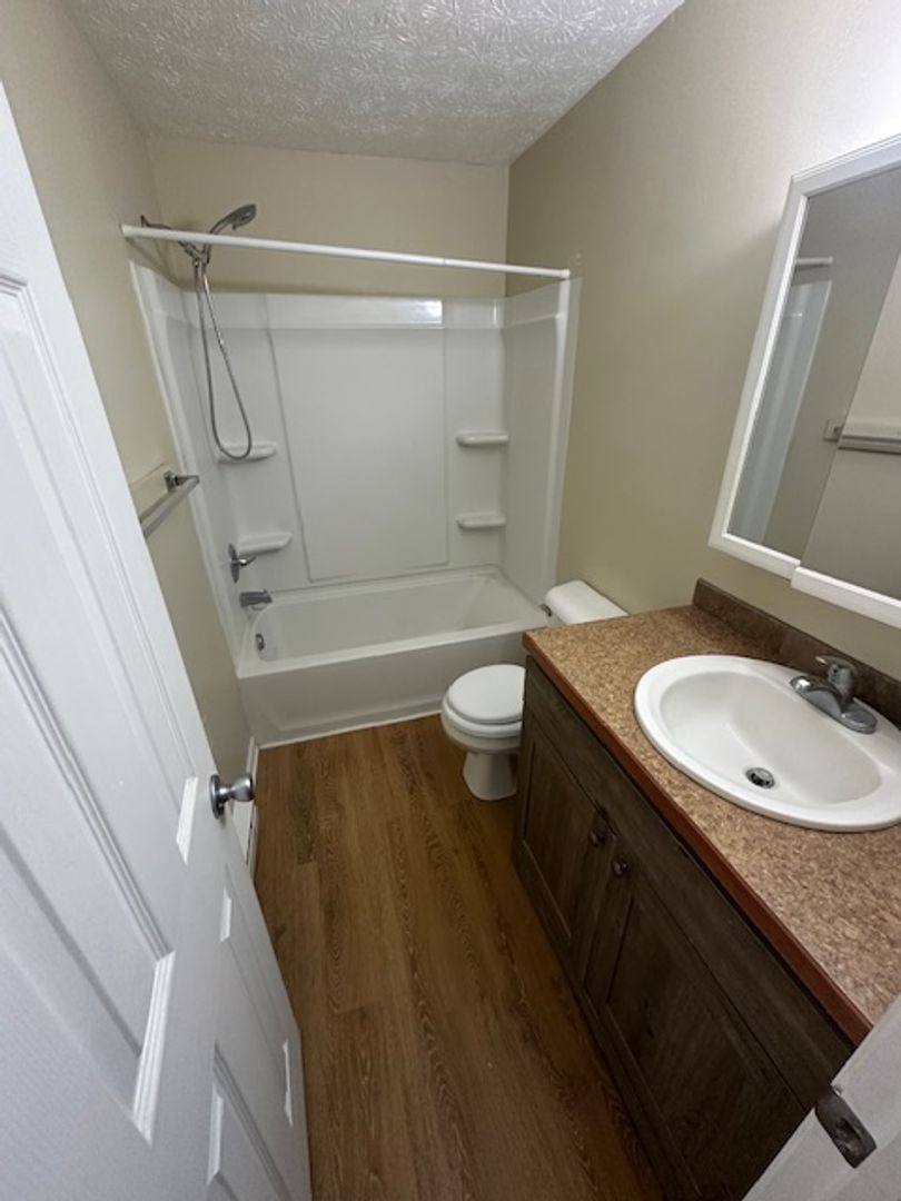 Apartment for rent at 1268 N Chapel St, Louisville, OH 44641
