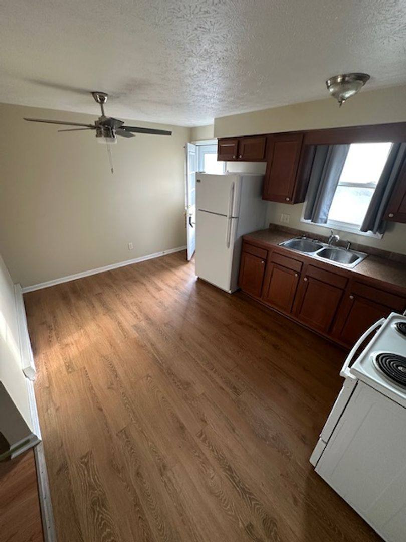 Apartment for rent at 1268 N Chapel St, Louisville, OH 44641
