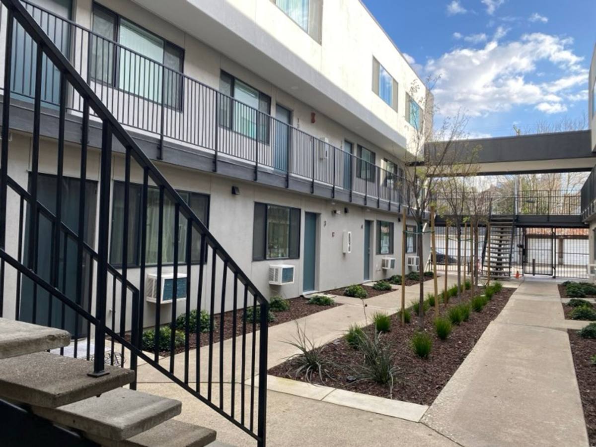 Apartment for rent at 1220 E St, Sacramento, CA 95814