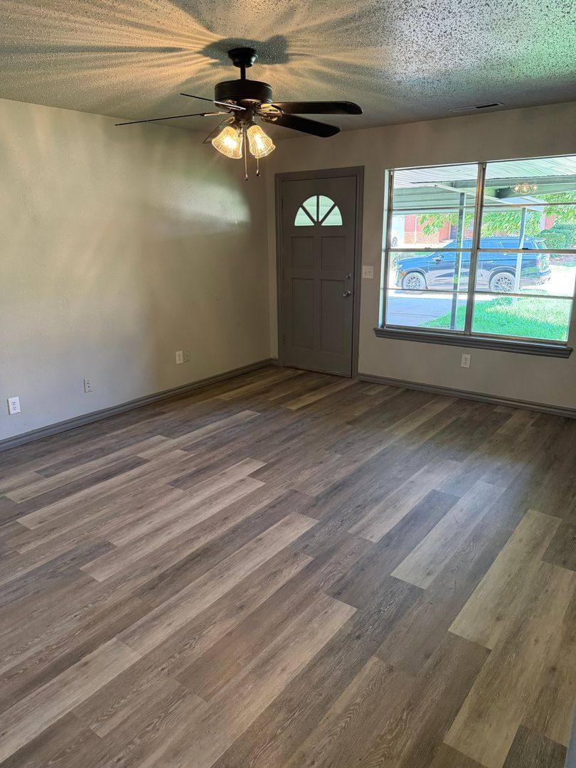 House for rent at 1009 Shalimar Dr, Oklahoma City, OK 73115