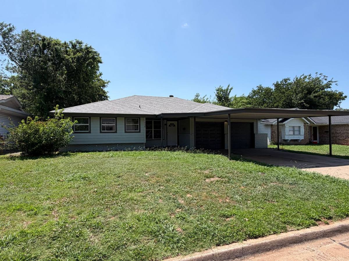 House for rent at 1009 Shalimar Dr, Oklahoma City, OK 73115
